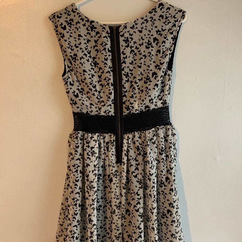 Pattern Dress - Picture 2 of 4